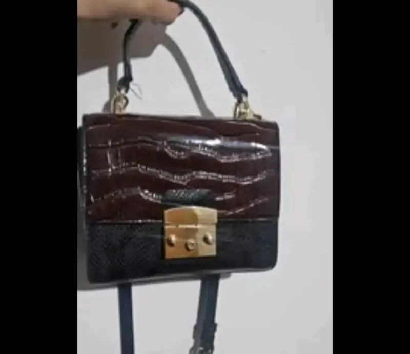 Cartera de mano elegante con diseño de cocodrilo - 1