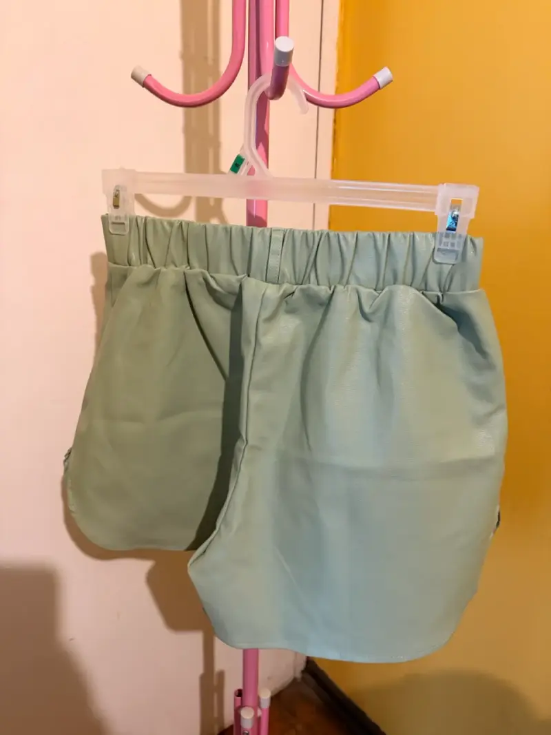 Shorts de mujer verde claro con cintura elástica - 4