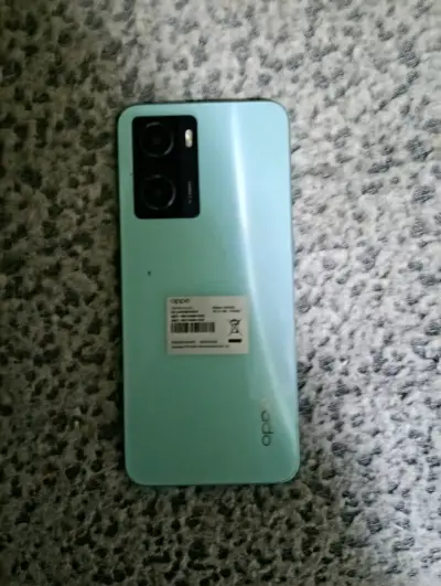 Smartphone OPPO A57 color verde en buen estado - miniatura 2