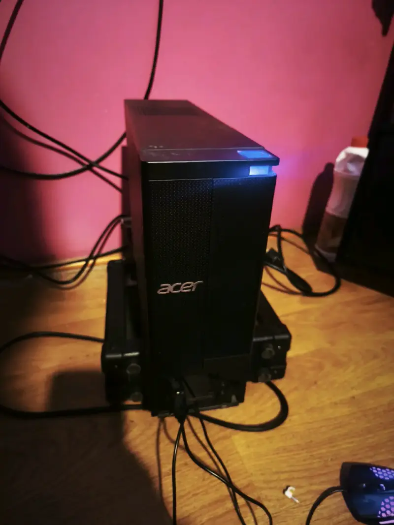 PC de Escritorio Acer con Windows 10 Pro - 1
