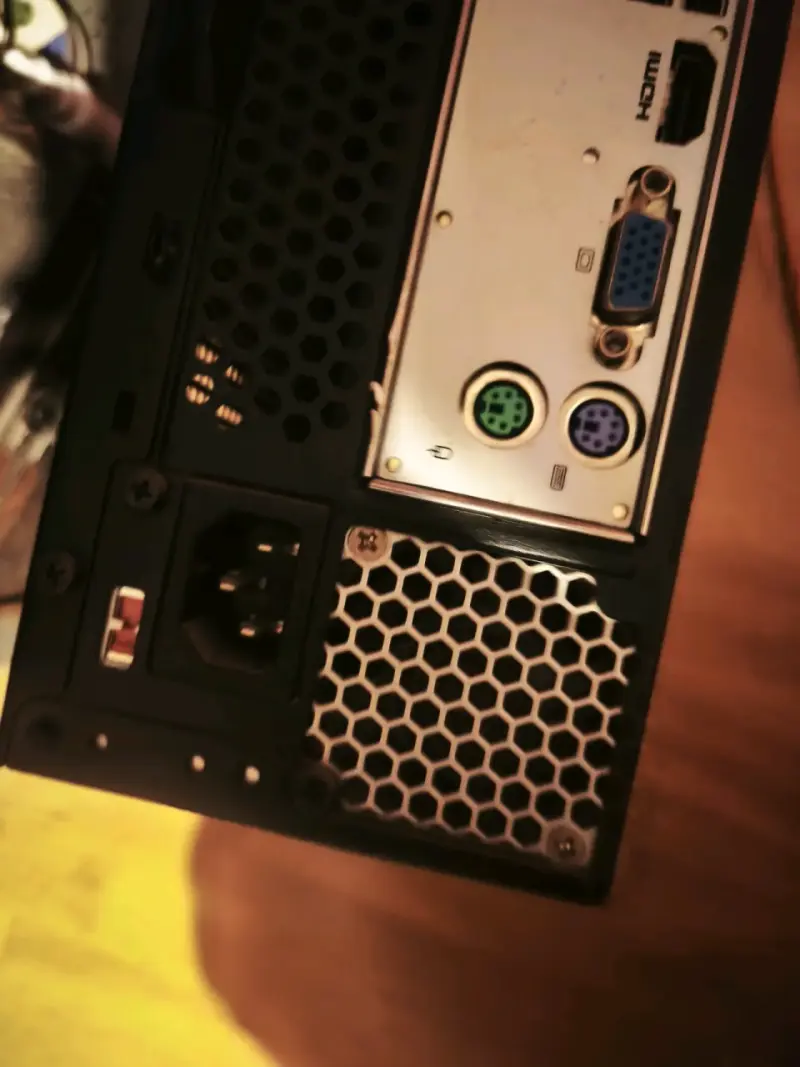 PC de Escritorio Acer con Windows 10 Pro - 6