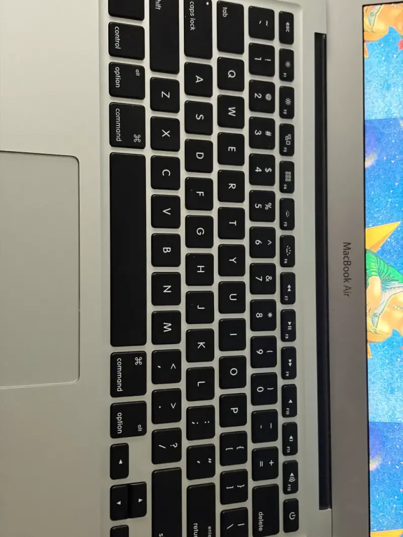 MacBook Air 13”  (2017) - macOS Monterey - 3