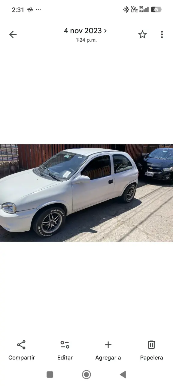 Auto compacto blanco en buen estado - 3