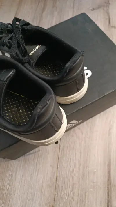 Zapatillas deportivas negras Adidas para mujer - miniatura 2