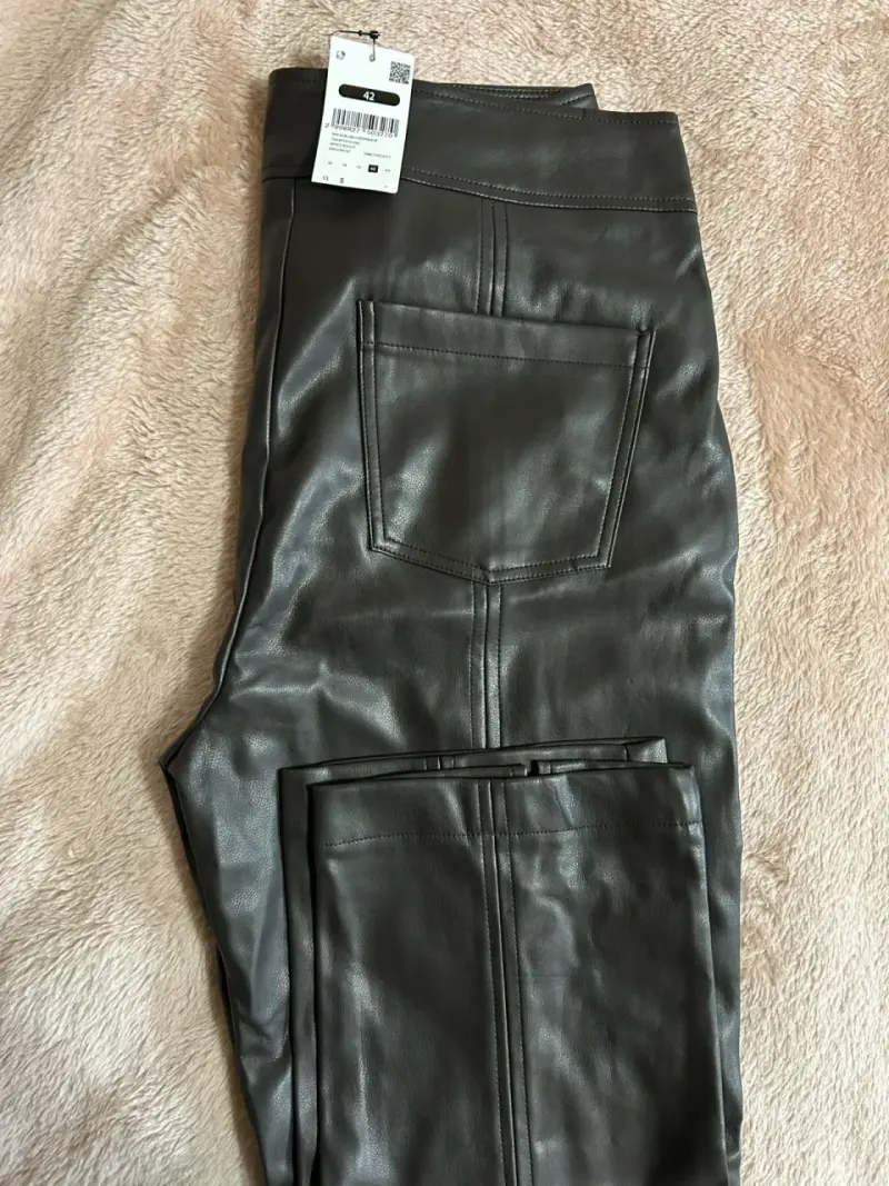 Pantalones de cuero sintético Basement negros - 2