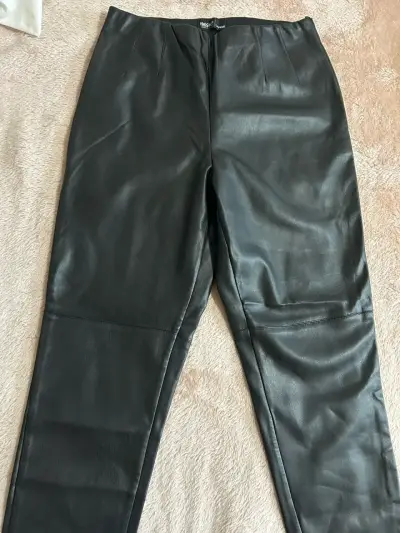 Pantalones de cuero sintético negros Mossimo - miniatura 1