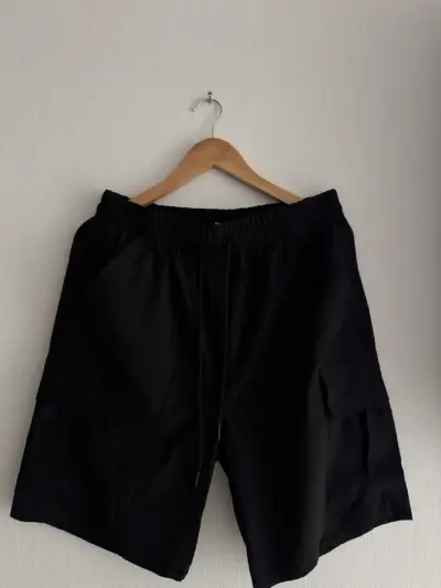 Shorts cargo negros Urban Edge para hombre - miniatura 1