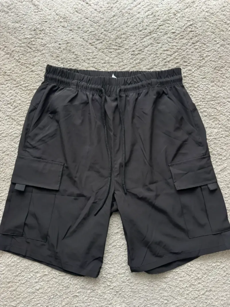 Shorts cargo negros Urban Edge para hombre - 2