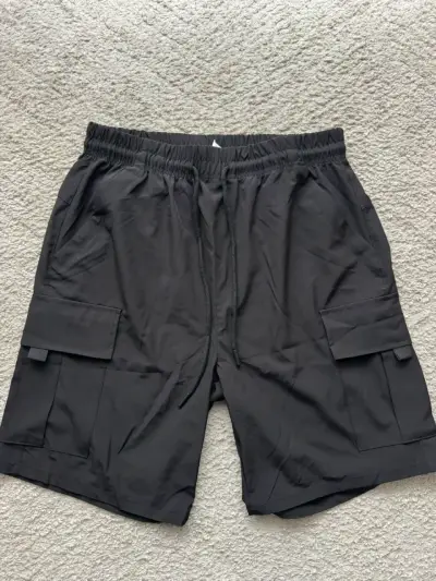Shorts cargo negros Urban Edge para hombre - miniatura 2