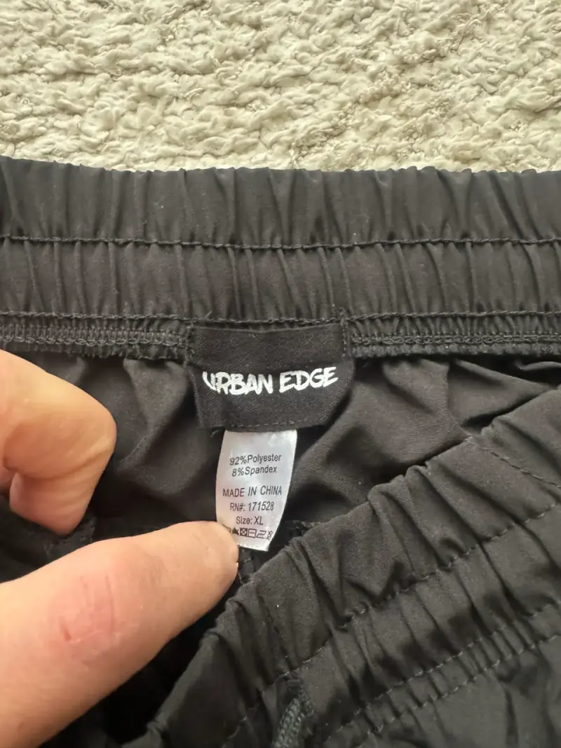 Shorts cargo negros Urban Edge para hombre - 3