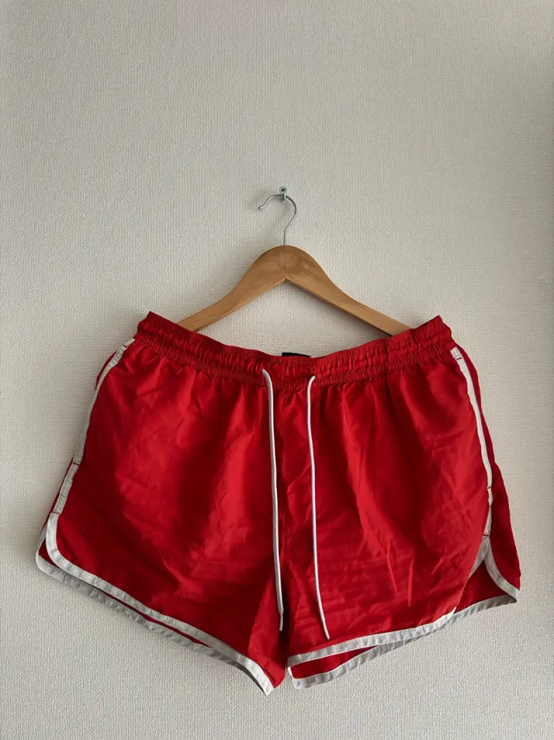 Shorts deportivos rojos H&M para hombre - 1