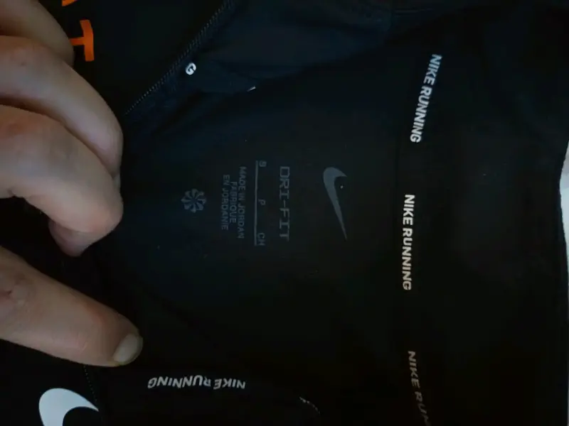 Polera deportiva Nike Dri-FIT negra - 2