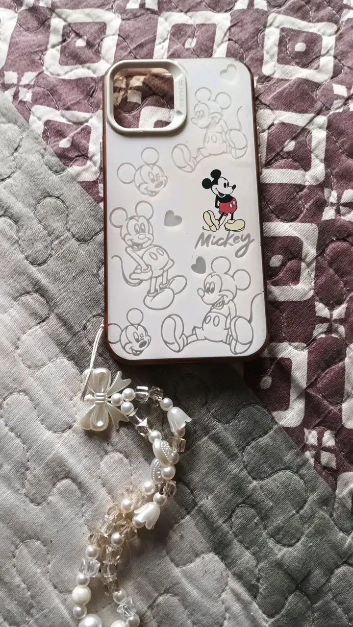 Set de carcasas para iPhone con diseños variados - 3