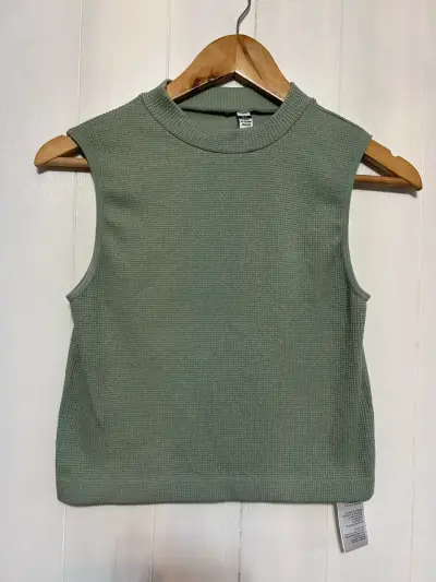 Polera sin mangas verde con brillos - miniatura 1
