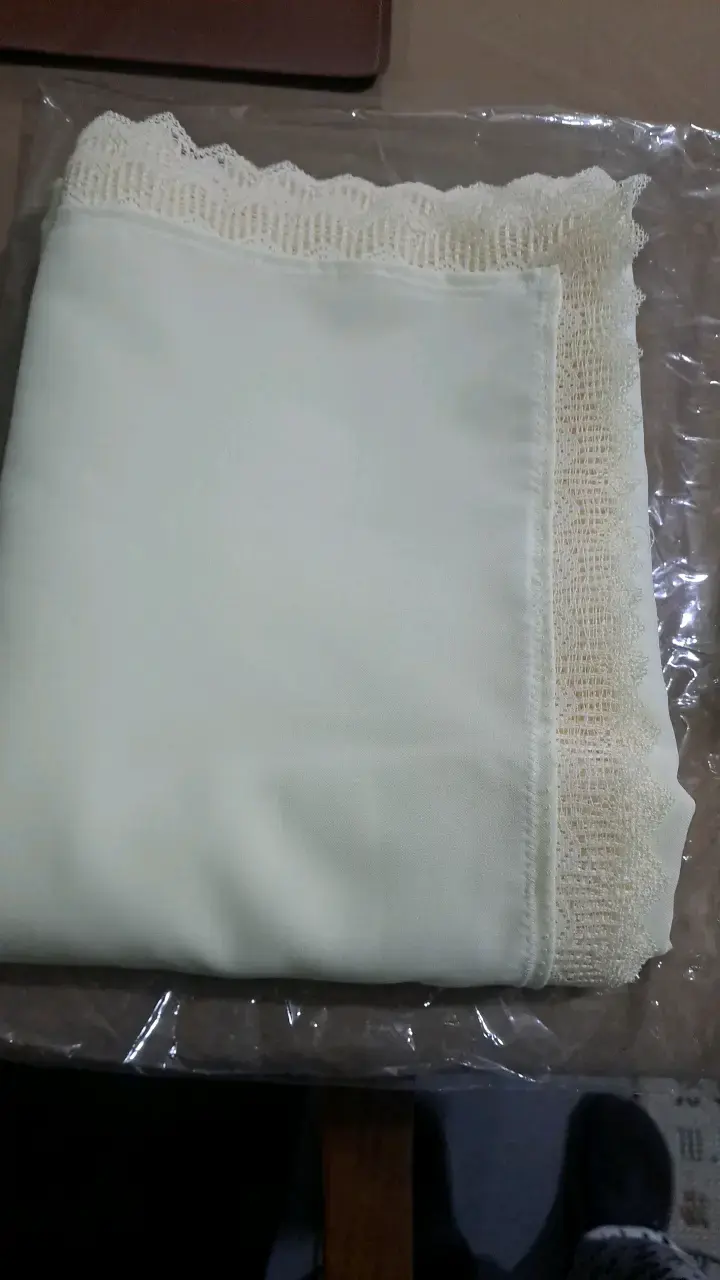 Mantel de encaje blanco elegante