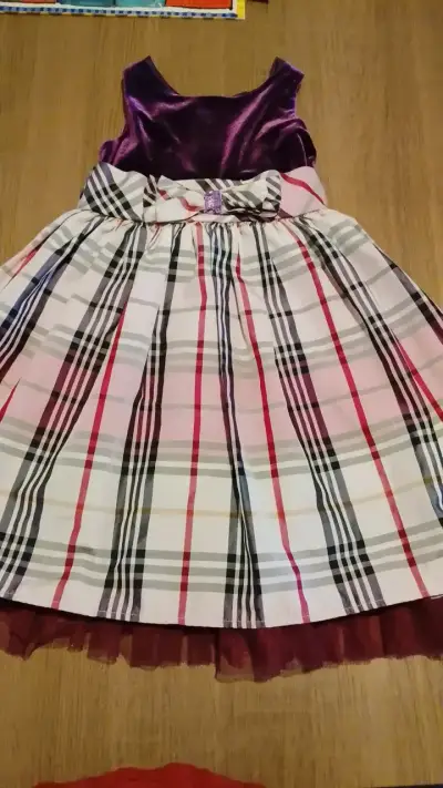 Vestido de niña - miniatura 1