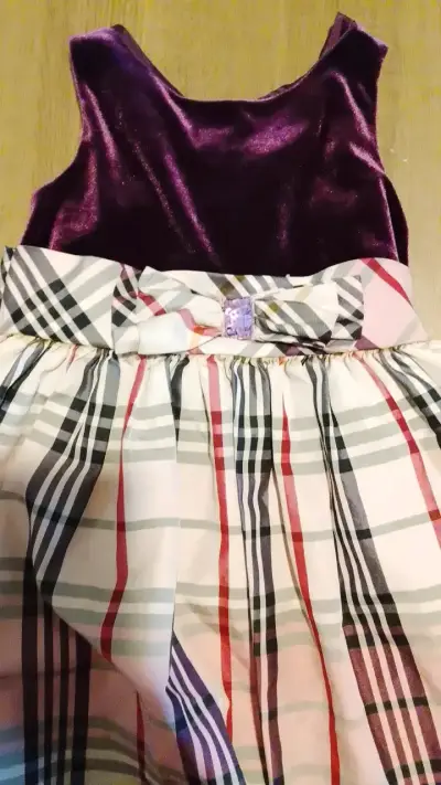 Vestido de niña - miniatura 3