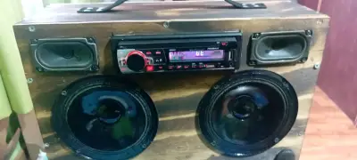 Parlante de madera con radio incorporada - miniatura 3