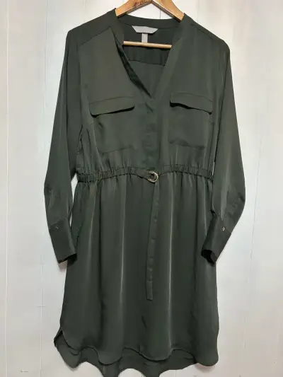 Vestido verde oliva con cinturón H&M - miniatura 1