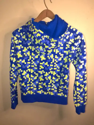 Polerón con capucha estampado azul y amarillo - miniatura 2