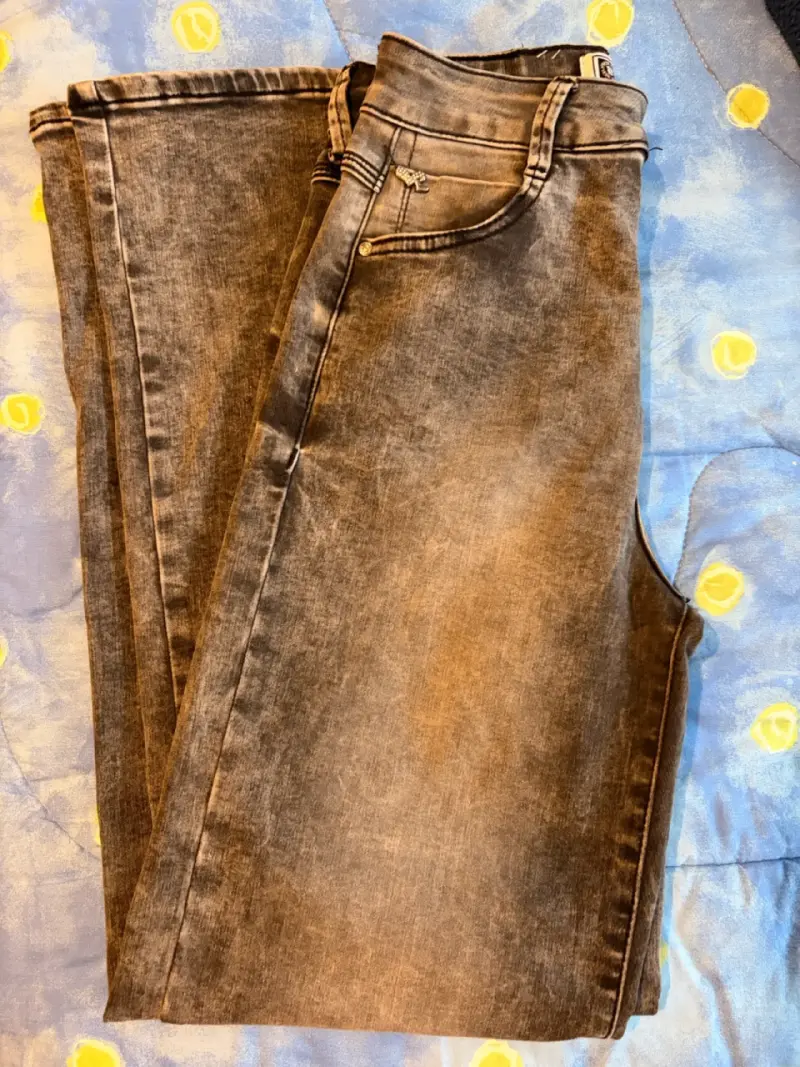 Jeans de mezclilla gris para mujer - 3