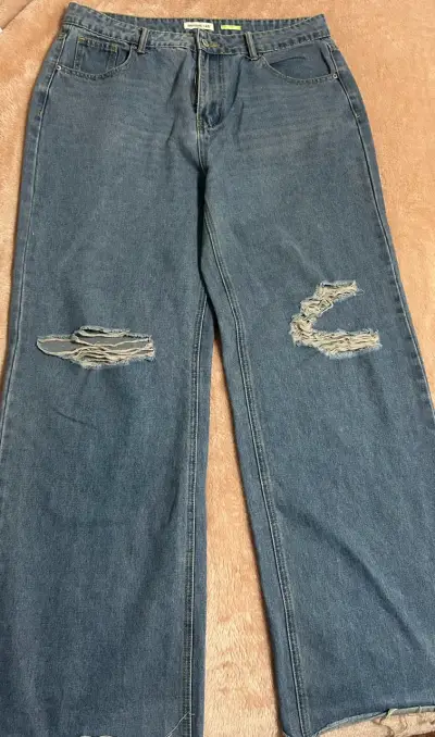 Jeans de mezclilla desgastados - miniatura 1