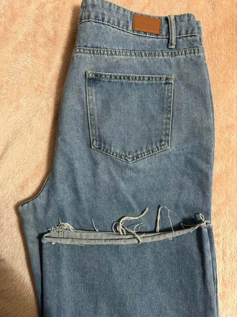 Jeans de mezclilla desgastados - 2