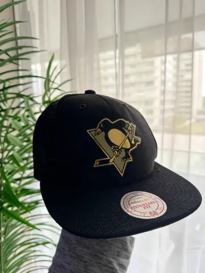 Gorra negra  Mitchell & Ness con logo - miniatura 1