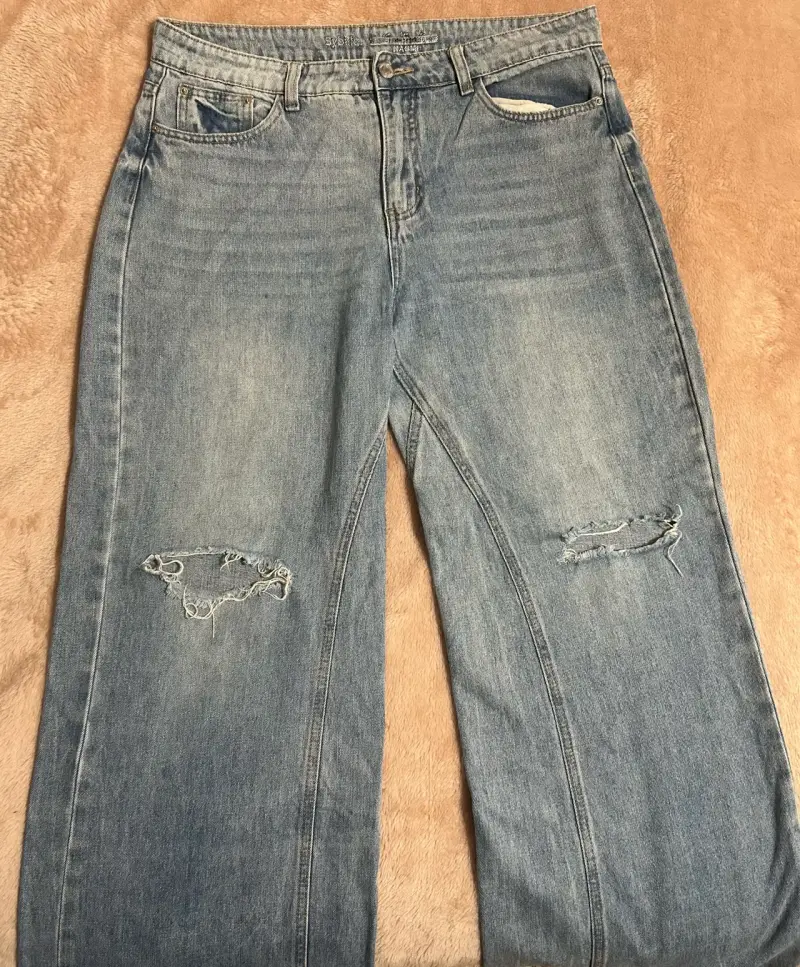 Jeans de mezclilla desgastados - 1