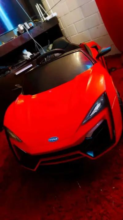 Auto eléctrico para niños rojo - miniatura 1