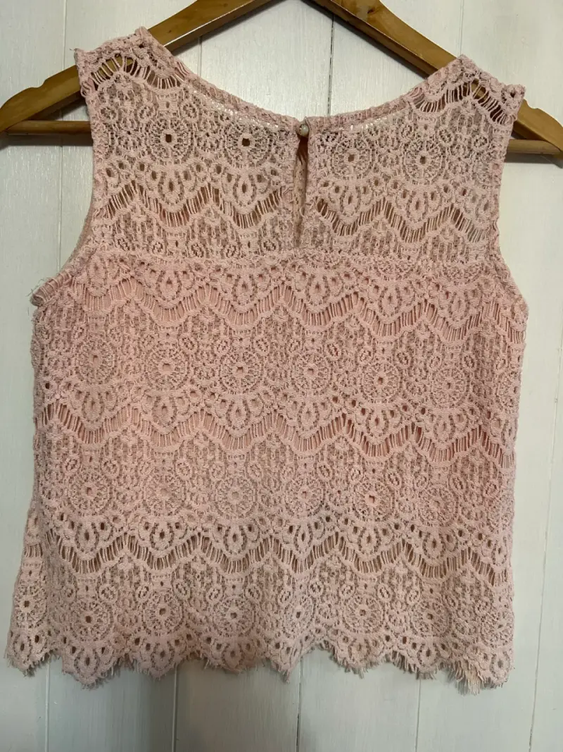 Blusa de encaje rosa sin mangas - 2