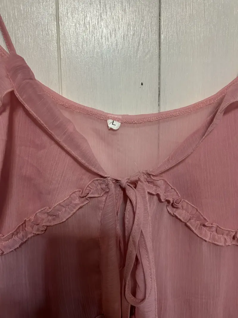 Blusa rosada con volantes y tirantes - 2