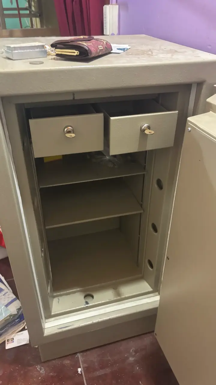 Caja fuerte con cerradura electrónica - 4