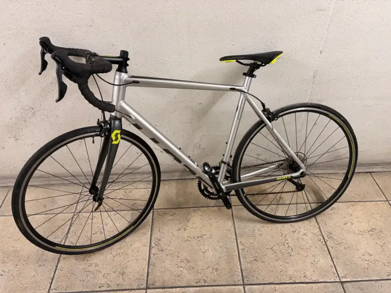Bicicleta de Ruta Scott Plateada en Buen Estado - 2