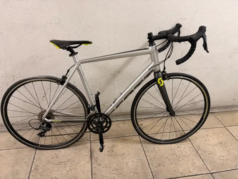 Bicicleta de Ruta Scott Plateada en Buen Estado - 3