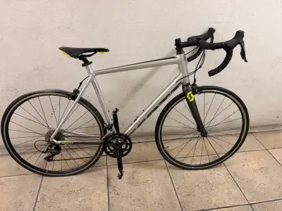 Bicicleta de Ruta Scott Plateada en Buen Estado - miniatura 3
