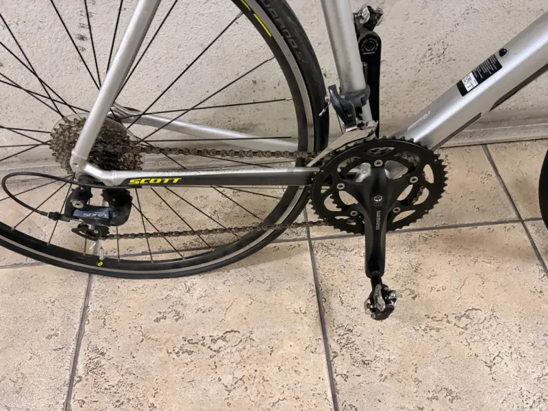Bicicleta de Ruta Scott Plateada en Buen Estado - 4