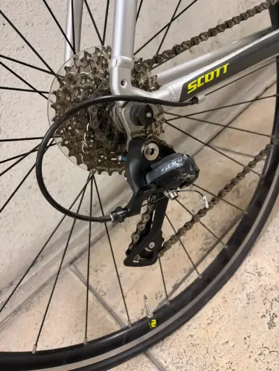 Bicicleta de Ruta Scott Plateada en Buen Estado - miniatura 5