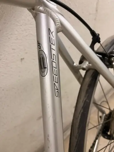 Bicicleta de Ruta Scott Plateada en Buen Estado - miniatura 6
