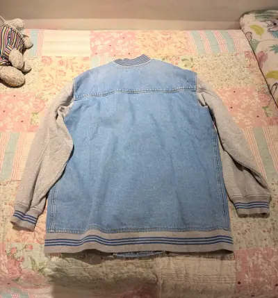 Chaqueta de mezclilla con mangas de algodón - miniatura 2