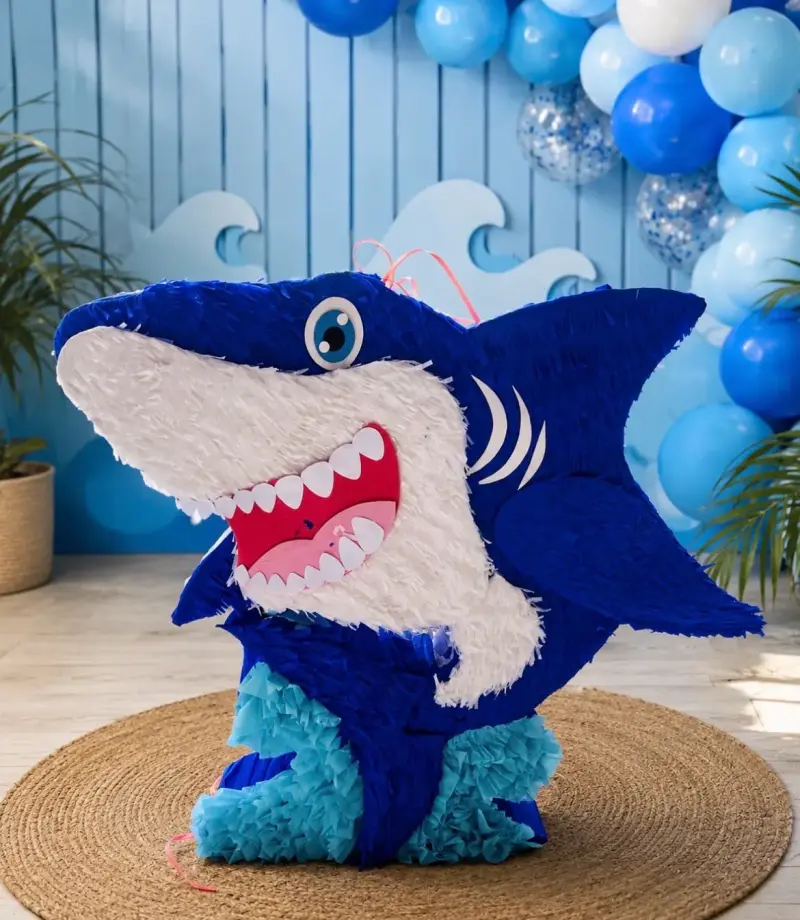 Piñata de tiburón azul para fiestas infantiles