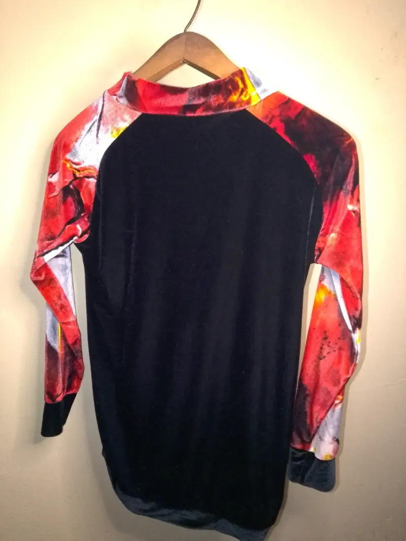 Polera de terciopelo con mangas estampadas - 2