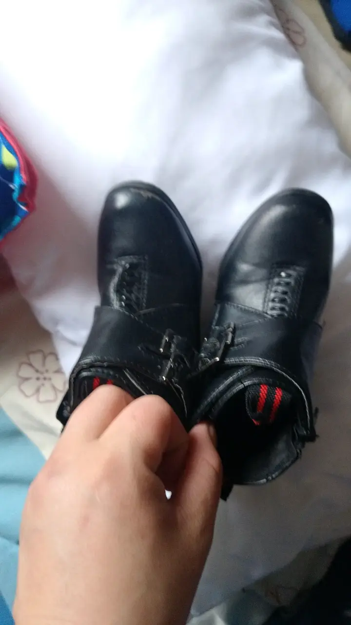 Botines negros de cuero para niños