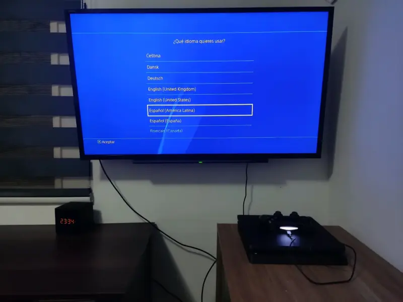 Consola PS4 Slim con juego Uncharted 4 - 2