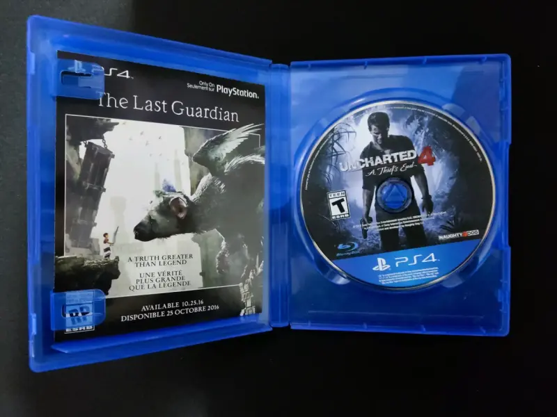 Consola PS4 Slim con juego Uncharted 4 - 4