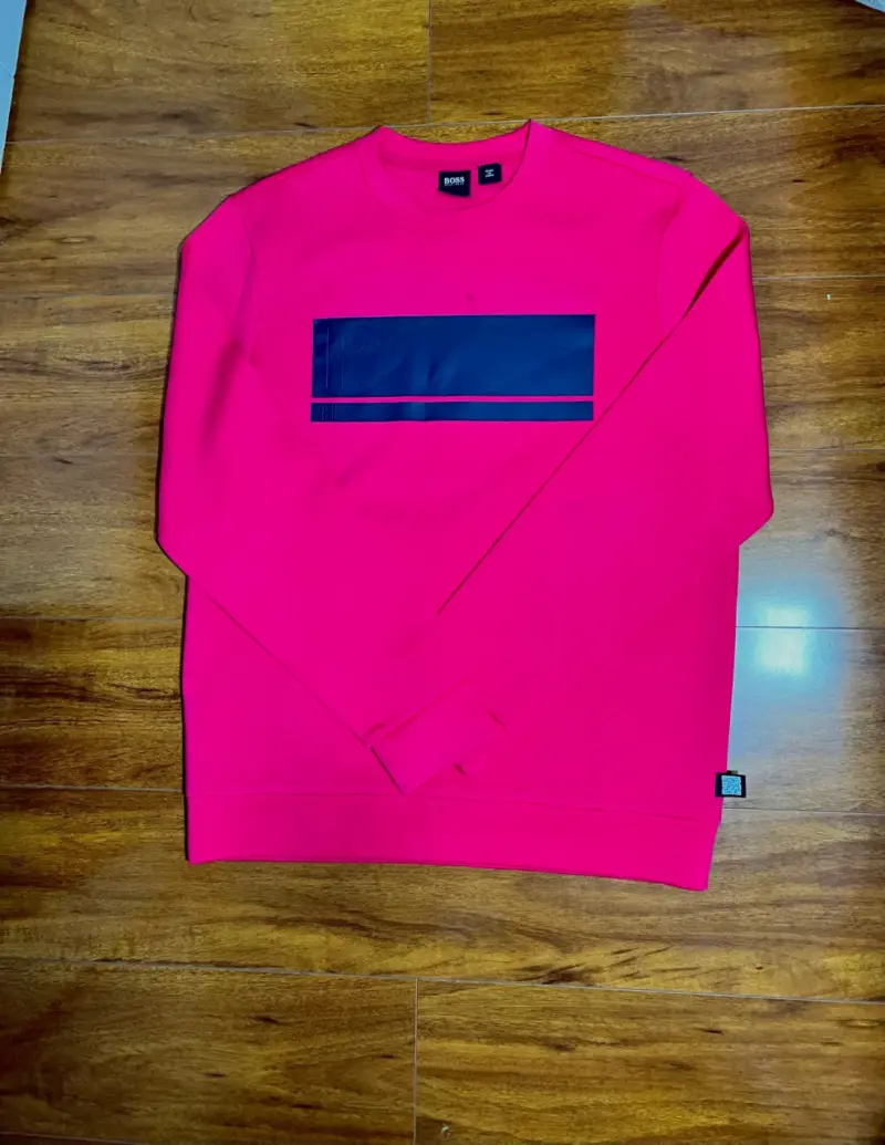 Polerón rosa Hugo Boss con diseño frontal - 1