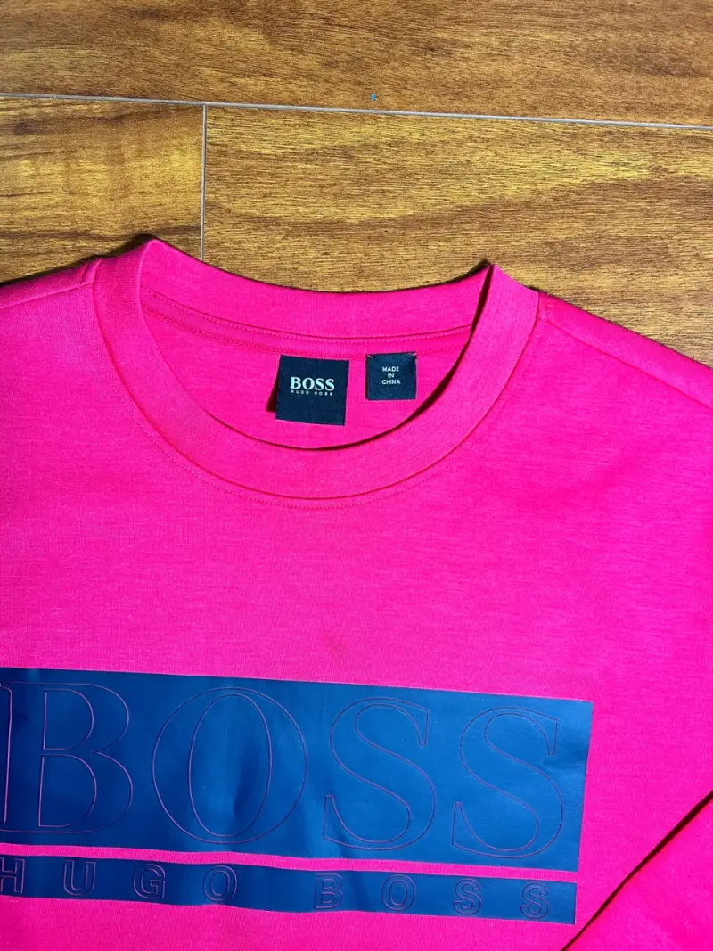 Polerón rosa Hugo Boss con diseño frontal - 2