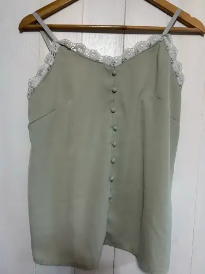 Blusa de tirantes con encaje verde claro - miniatura 1