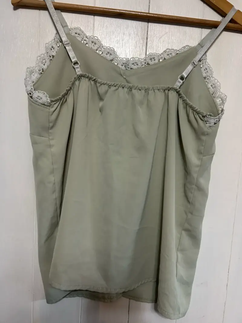 Blusa de tirantes con encaje verde claro - 2