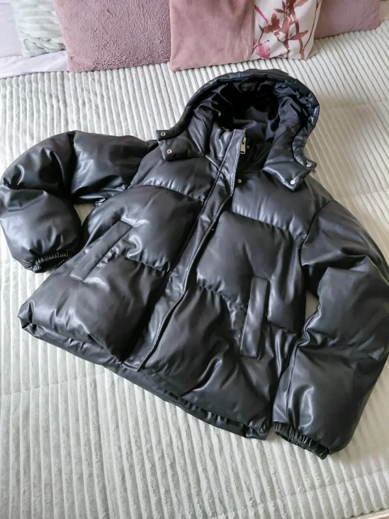 Chaqueta acolchada negra con capucha - 2